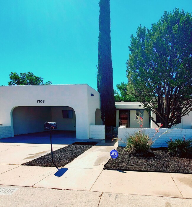 1706 Live Oak Place, Carlsbad, NM 88220