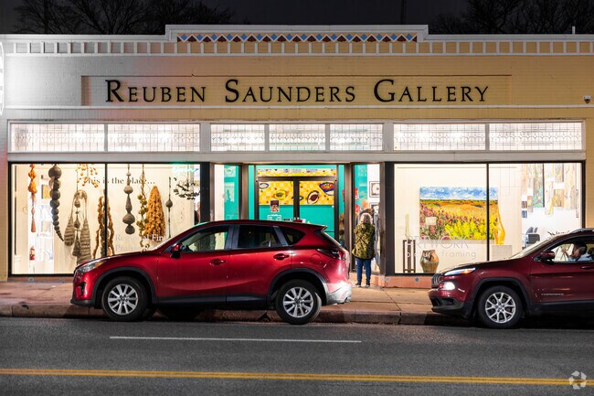 Stop by Reuben Saunders Gallery to admire some artwork in College Hill.