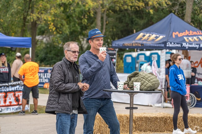 The annual Yorktoberfest in nearby Yorkville features over 10 German beers.