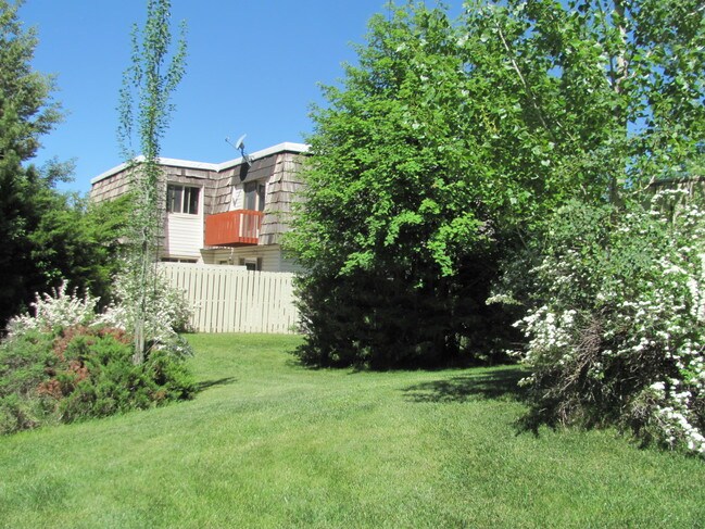 301 Taylor St unit 301 Taylor, Rock Springs, WY 82901 - photo 3