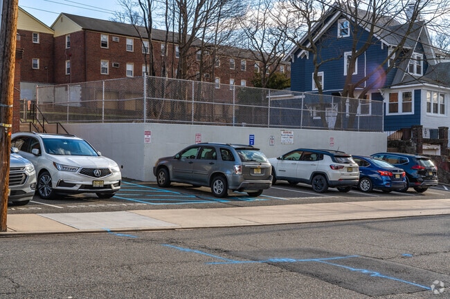 The Thomas Jefferson Elementary School has a large courtyard and side parking for faculty.