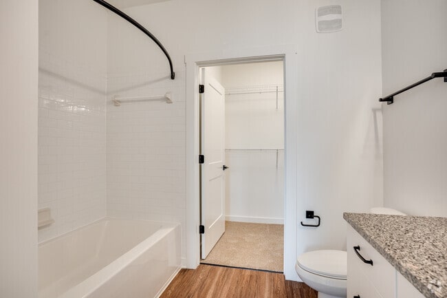 1BR, 1BA - 907SF