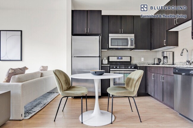 333 Great River Rd unit FL3-ID534, Somerville, MA 02145 - photo 5