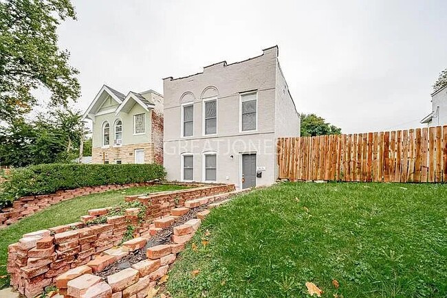 3416 Gasconade St, Saint Louis, MO 63118 - photo 2