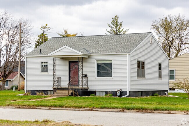 Small single family homes are a staple in the Cochran Park neighborhood.