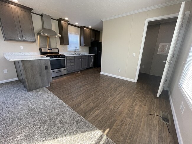 38054 Versailles St, Clinton Township, MI 48038 - photo 5