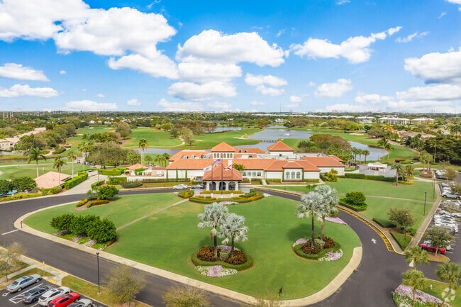 The Bear Lakes club features 2 Jack Nicklaus designed golf courses in Lakeside Green.