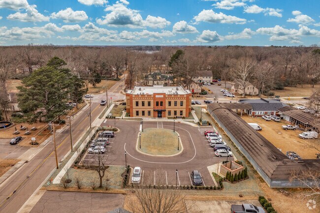 Collierville is home to Mid South Gifted Academy.