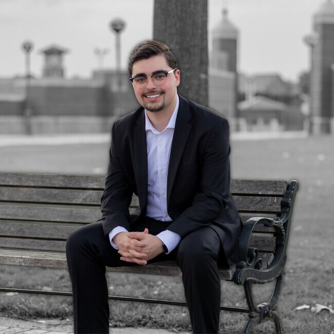 Agent Photo