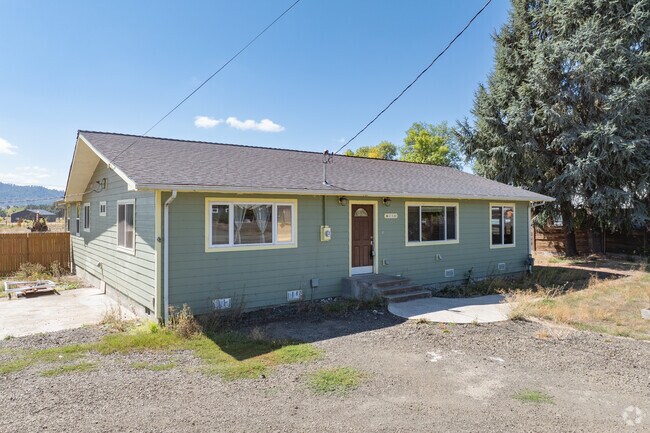 Ranch-style homes are common all throughout Lookingglass.