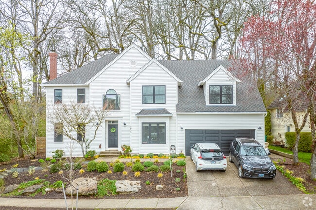 A Newer Build House in the Oak Creek Neighborhood.