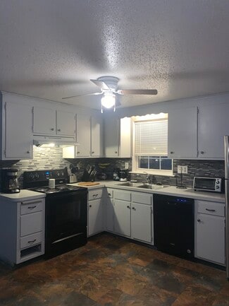 23 Lownds Dr Unit 23, Windsor Locks, CT 06096