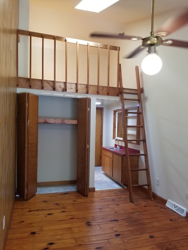 222 Stribling Ave Unit B, Charlottesville, VA 22903