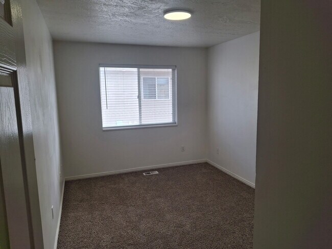 1376 N 260 W, Logan, UT 84341 - photo 5