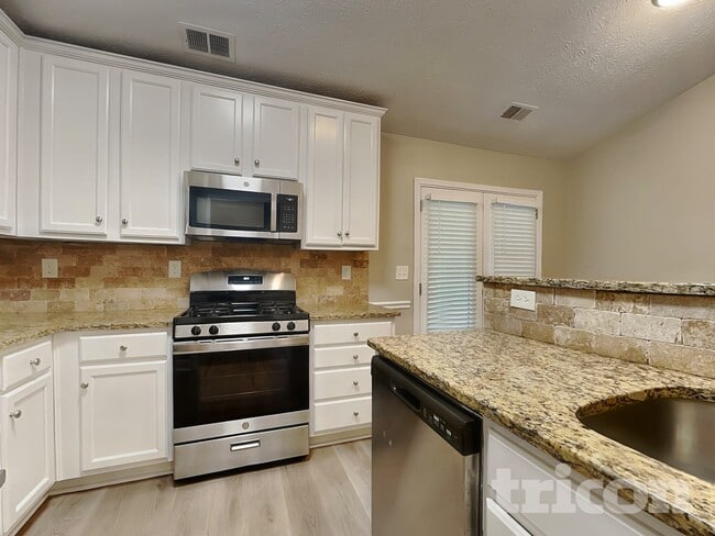 449 Sarah's Ln, Locust Grove, GA 30248 - photo 6