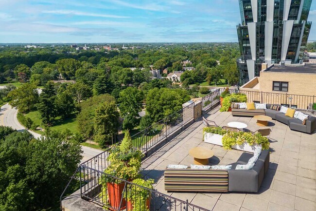 Parc Frontenac, Saint Louis, MO 63108 - photo 3