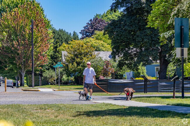 Dog walkers will feel right at home with the many well maintained sidewalks of Broadway.