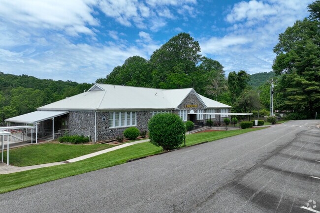 Woody Gap School