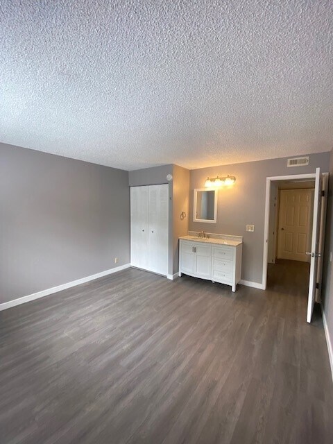 HOLIDAY RENT SPECIALS: BEAUTIFULLY RENOVATED STUDIO APARTMENTS, Corvallis, OR 97330 - photo 3