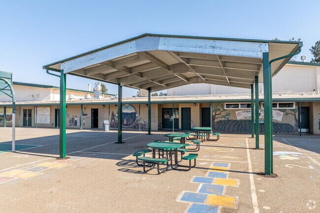 Happy Valley Elementary School students can eat their lunch outside.
