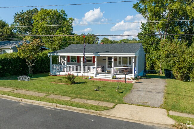 Ranch style homes are common throughout Marumsco Woods.