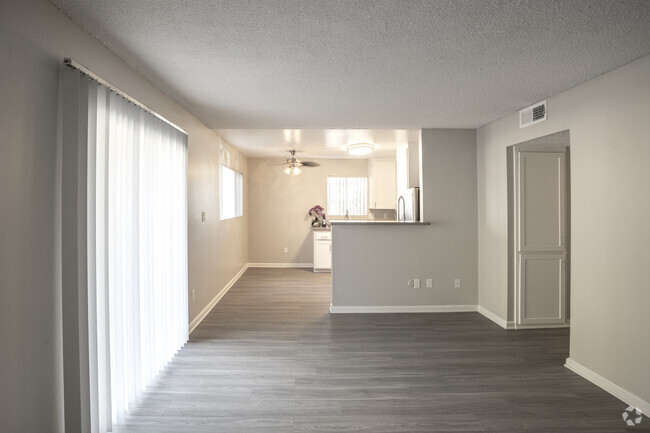 2 BR, 2 BA- 950 SF