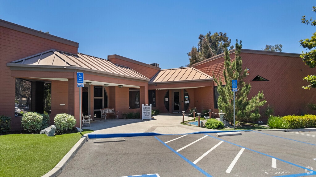 An entrance view of Scripps Montessori in Scripps Ranch.