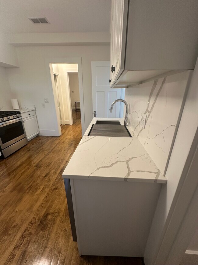 418 Pleasant St unit 418.5, Beloit, WI 53511 - photo 4