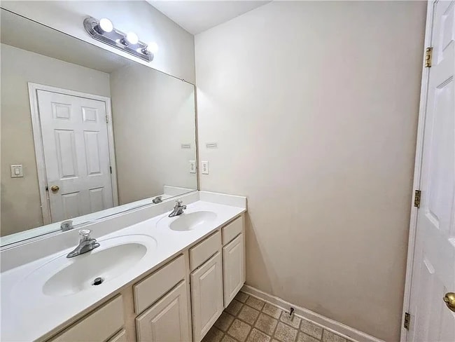 1372 Dukes Creek Dr NW, Kennesaw, GA 30152 - photo 6