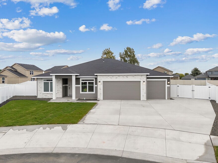 709 N Thrush Ct, Moses Lake, WA 98837 - photo 1