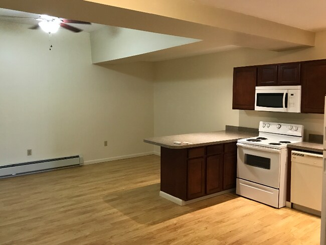 181 Main St unit 3, Whitesboro, NY 13492 - photo 2