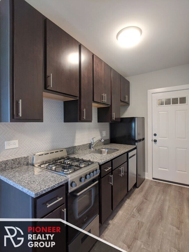 709 W Brompton Ave unit 707-33, Chicago, IL 60657 - photo 4