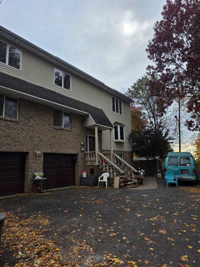 25 Elm Ave, Fairview, NJ 07022