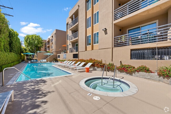 Burbank Gardens Apartments, Sherman Oaks, CA 91411 - photo 5