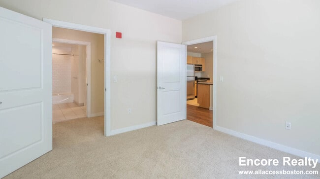 8 Emerson Place unit 90-8, Boston, MA 02114 - photo 4