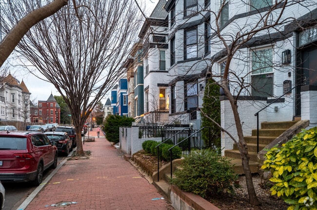 Elegant brick sidewalks and decorative stoops make Bloomingdale a scenic neighborhood.