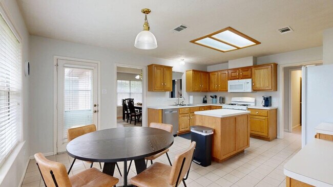 701 Summerglen Dr unit ID1328081P, College Station, TX 77840 - photo 4