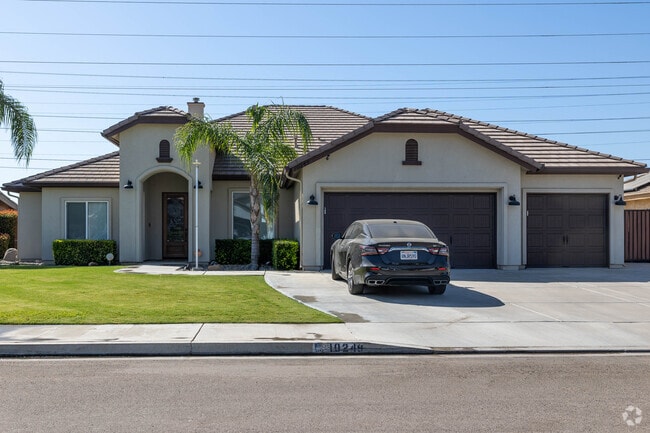 Discover luxury living in the heart of Bakersfield at Polo Grounds homes.