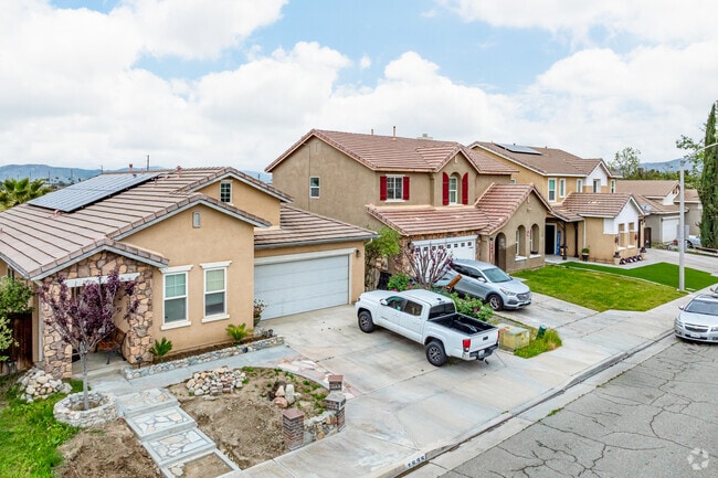 Discover spacious family homes in the Rose Ranch community.