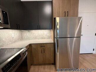 199 Gardner St Unit 407, Boston, MA 02132