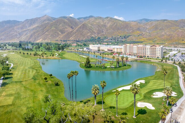 San Jacinto features a hotel and golf course for guests to enjoy.