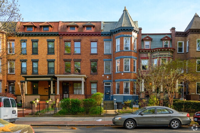 Historical townhomes make up a large portion of housing in Crestwood.