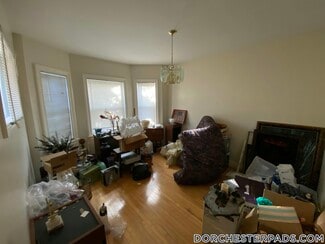 17 Park View St, Boston, MA 02121