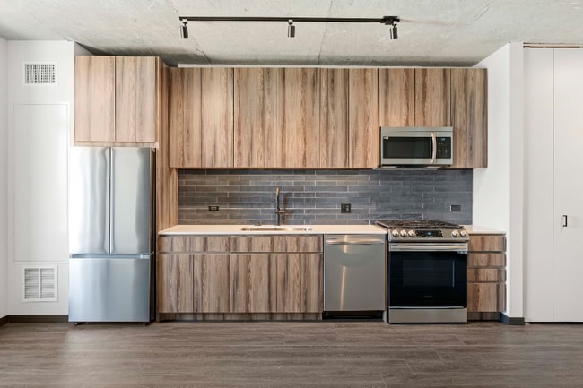 178 N Ashland Ave, Chicago, IL 60607 - photo 2