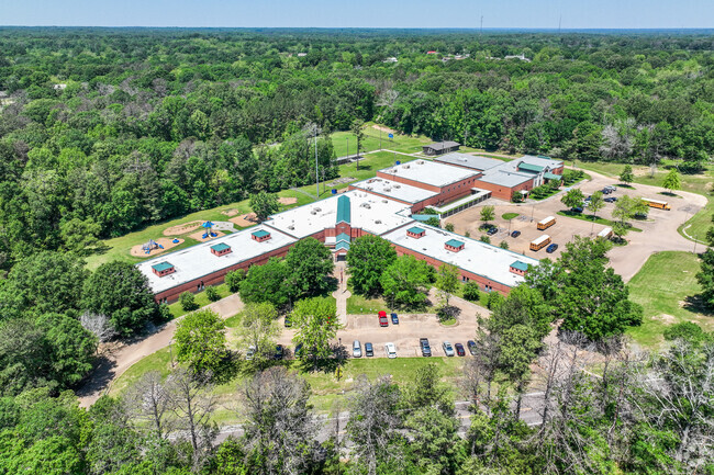 Utica Elementary/ Middle School is a public school in the hinds school district.