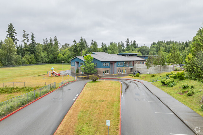 Pinecrest Elementary offers an easy roundabout for pickup and drop-off.
