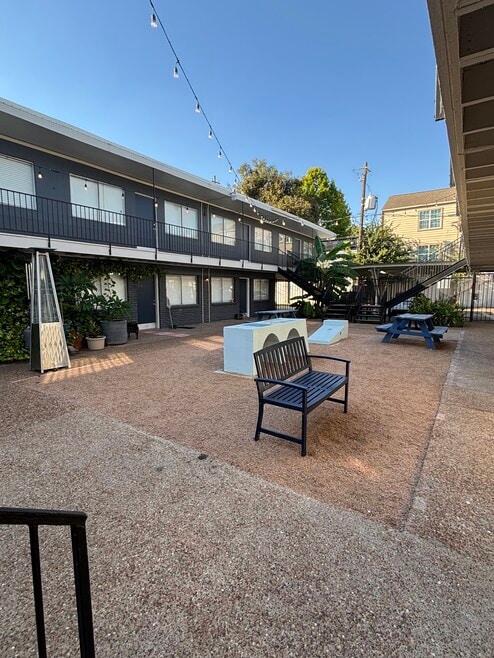 Avondale Apartments, Houston, TX 77006 - photo 1