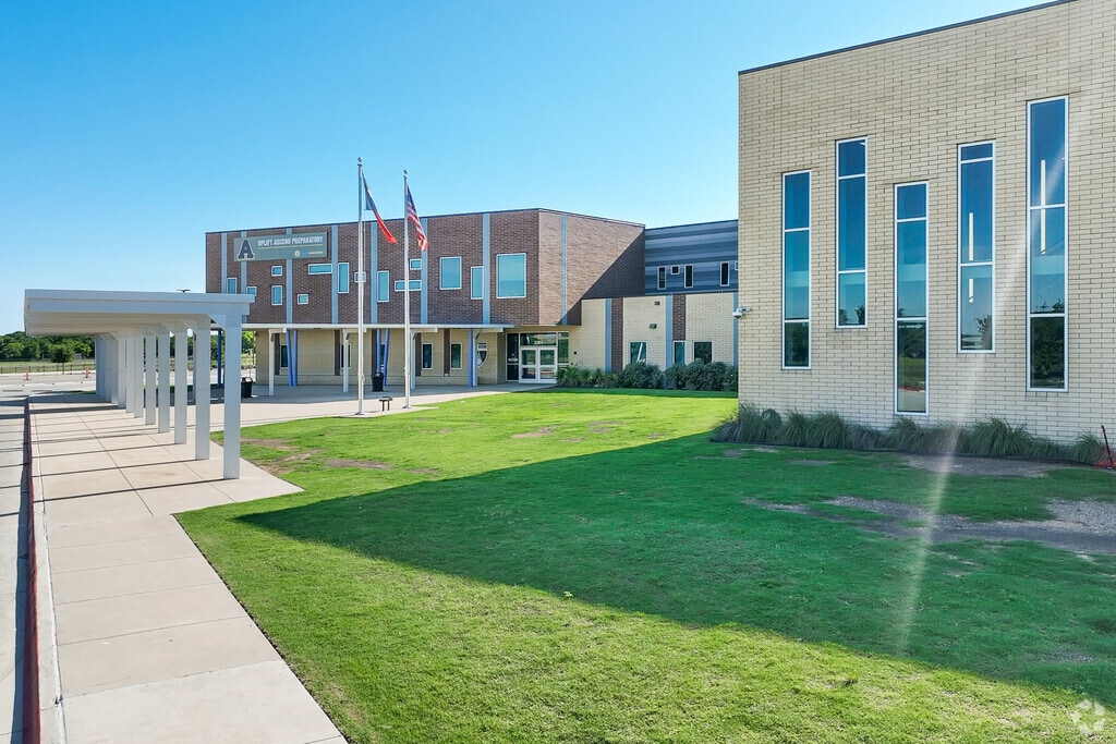 Uplift Ascend Prepatory School is a free charter school within Everman, TX.