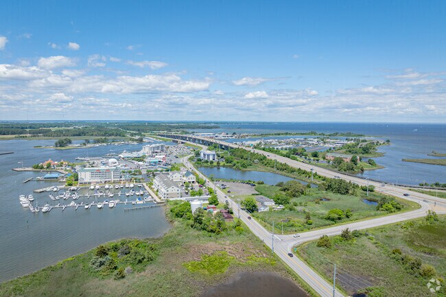 Kent Narrows is a narrow strip of land surrounding Highway 50, just east of the Bay Bridge in Queen Anne’s County, Maryland.
