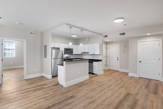 28 Chestnut St, Foxborough, MA 02035